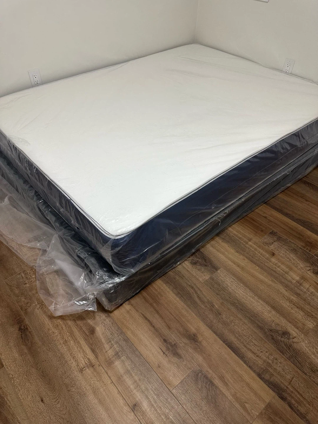 Queen Size Mattress and Box Spring Set