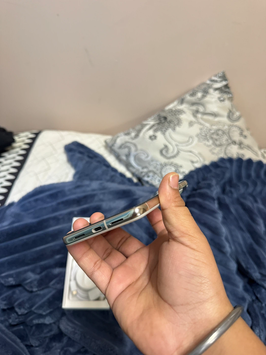 Google Pixel 8 Pro - photo 4