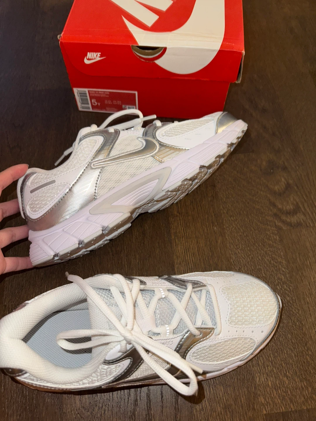 NEW Nike Shoes White/Silver (Women’s 6.5) - photo 3