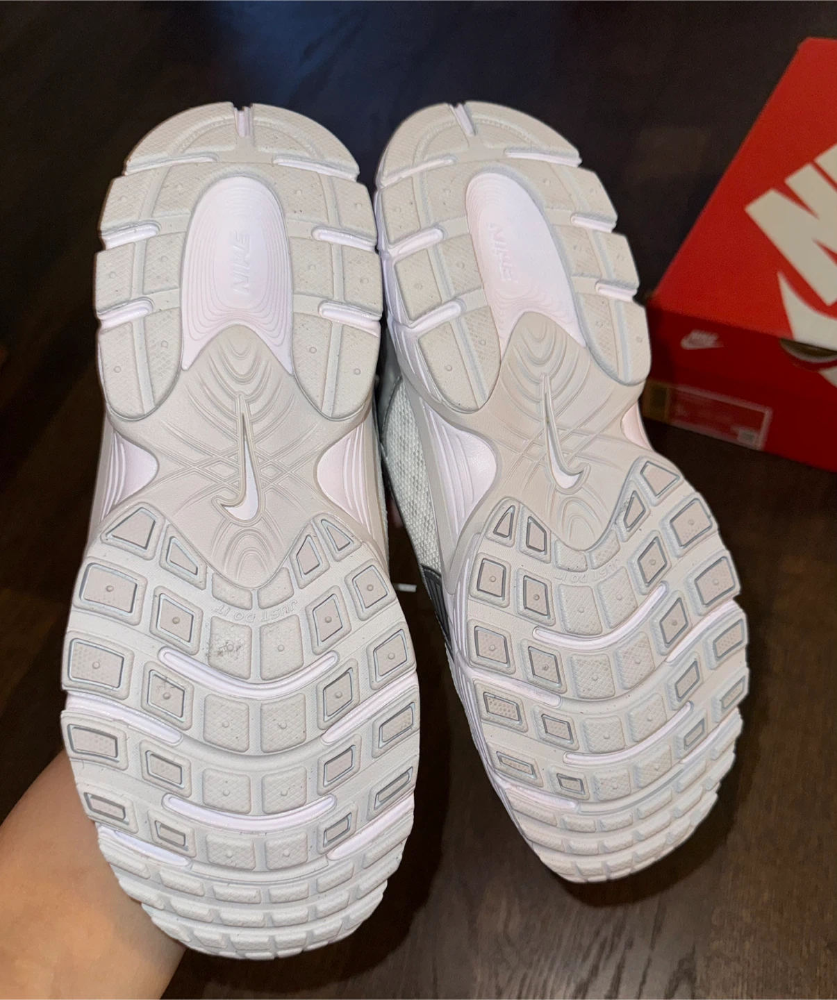 NEW Nike Shoes White/Silver (Women’s 6.5) - photo 4