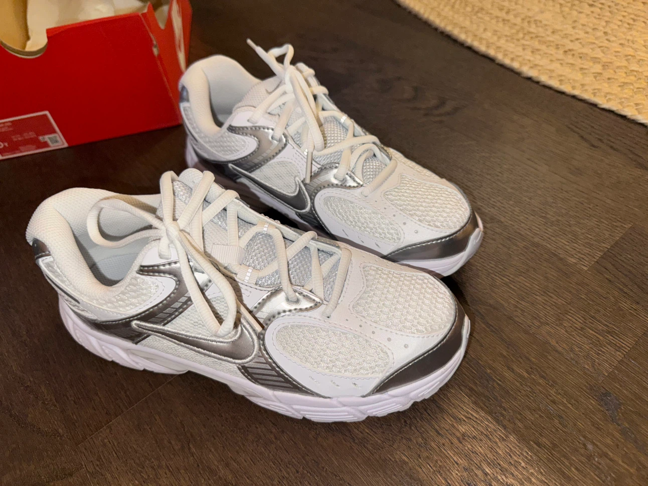 NEW Nike Shoes White/Silver (Women’s 6.5) - photo 5