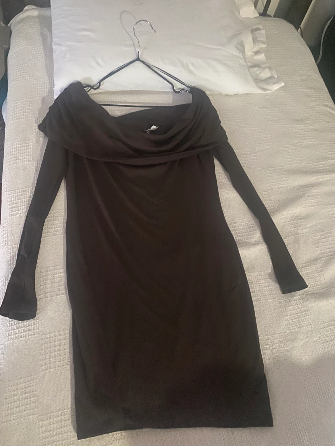 Vestido de manga larga color café oscuro