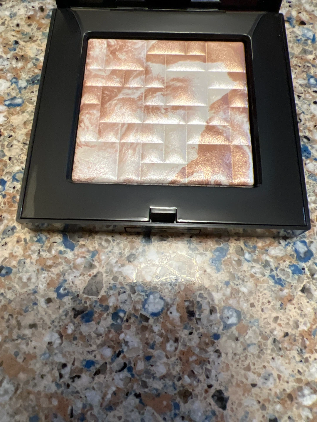 Bobbi Brown Highlighting Powder in Pink Glow - photo 2
