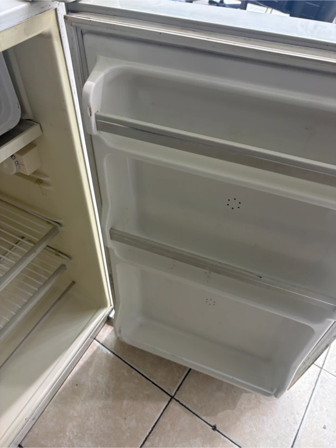 Haier BC-110 Mini Refrigerator - photo 4