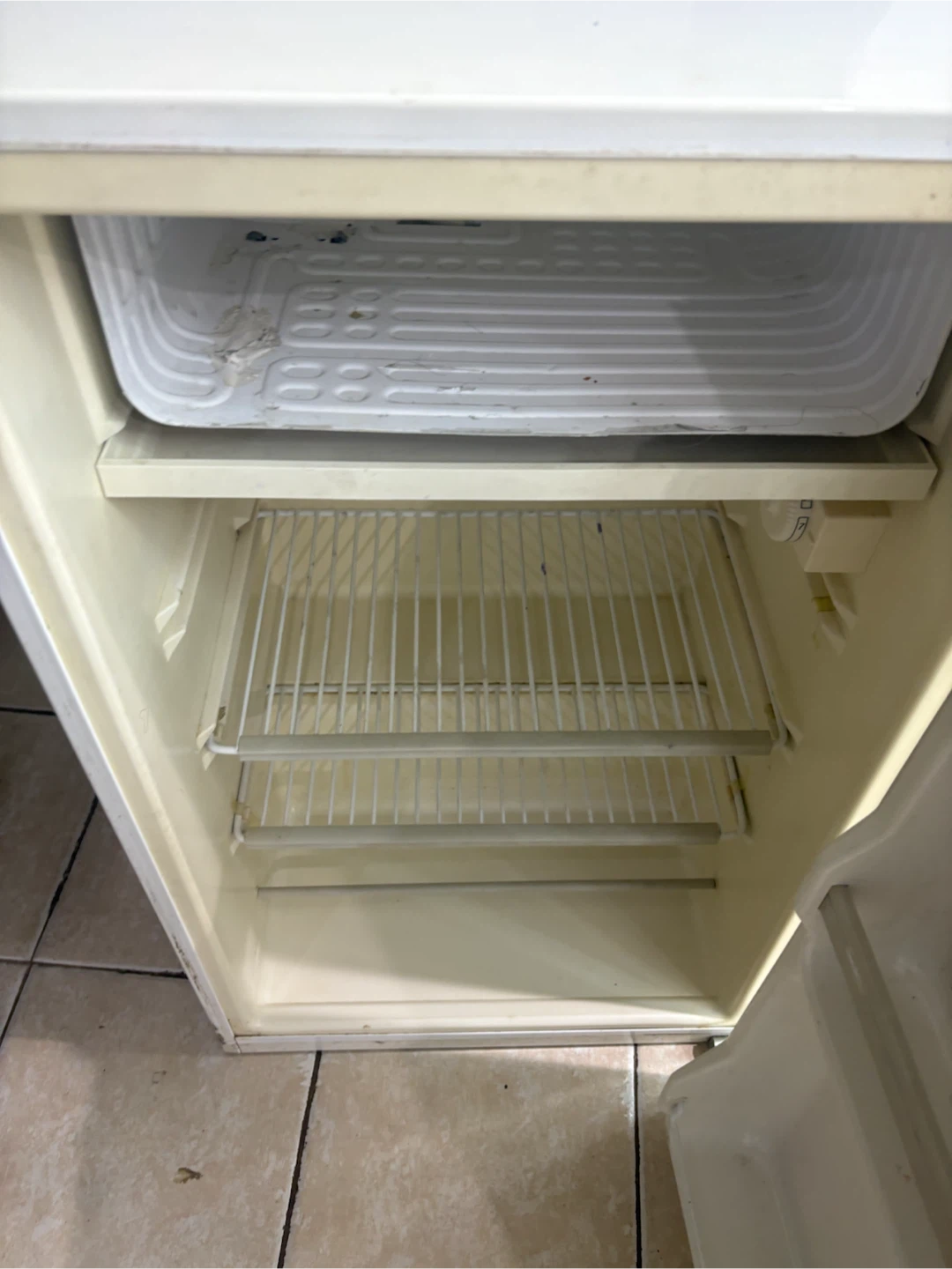 Haier BC-110 Mini Refrigerator - photo 5