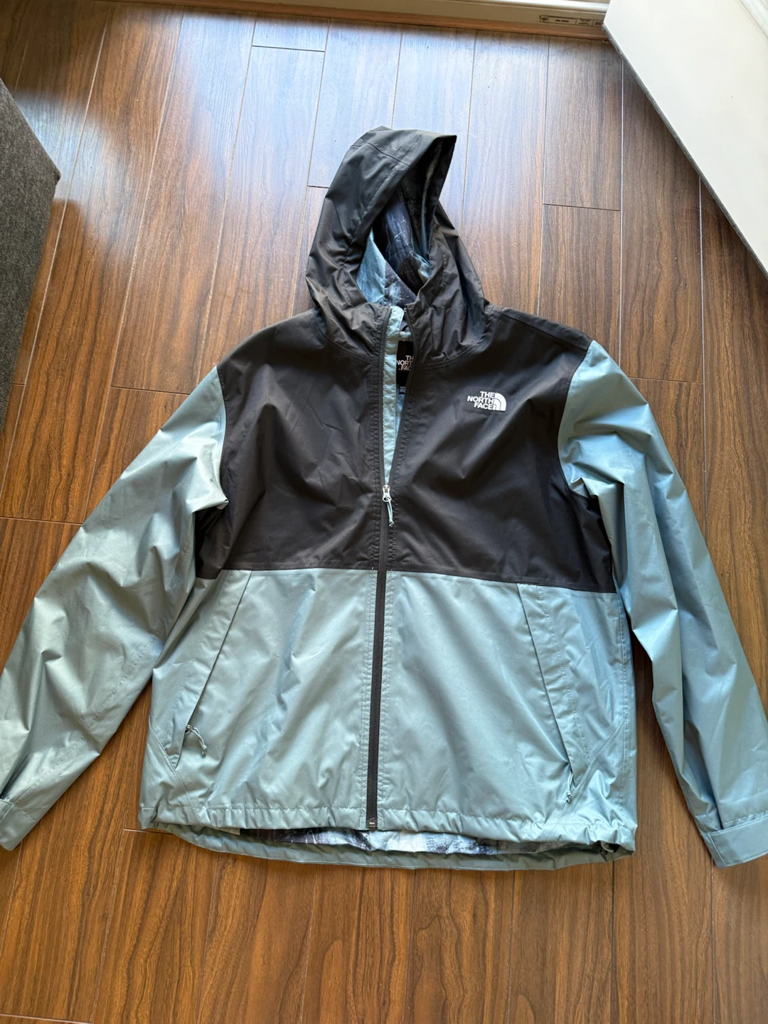 The North Face Men’s Millerton Rain Jacket - Black/Goblin Blue