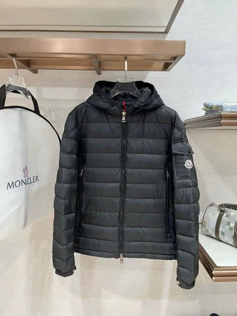Moncler Puffer L but fits like a M