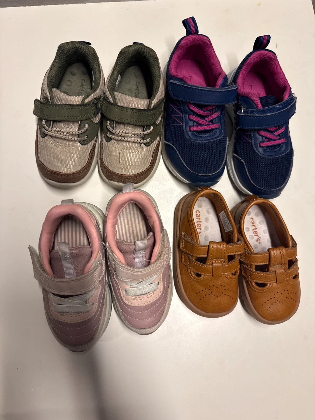Four pairs of toddler shoes, size 7 - photo 2