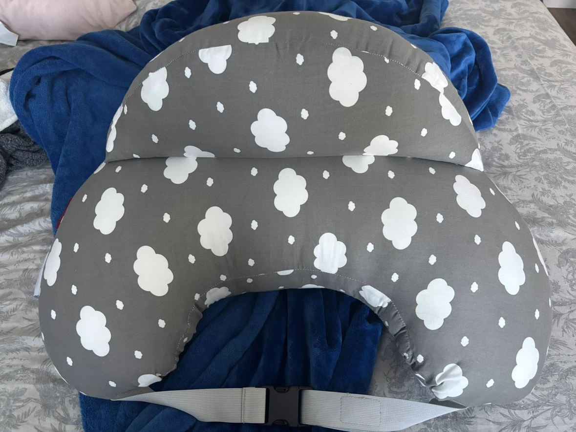 Nursing Pillow with Cloud Pattern