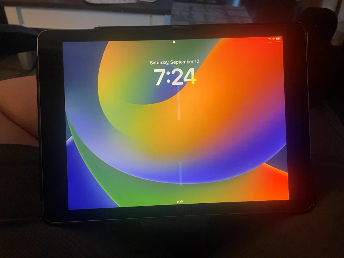 Apple iPad 5th gen - photo 2