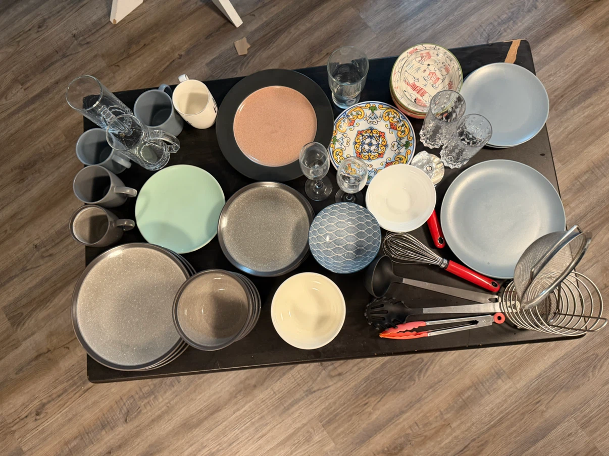 Full Kitchenware and Dinnerware Sale