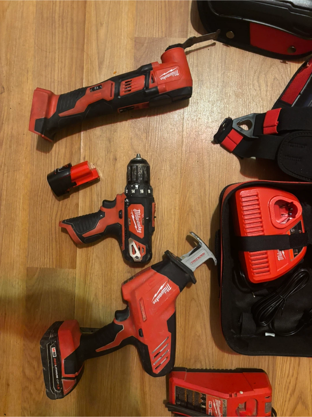 Milwaukee Power Tool Combo Set with Knee Pads