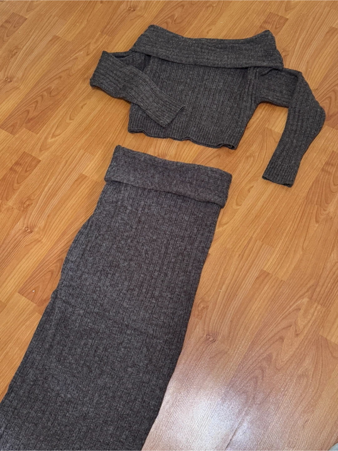 Ribbed Off-Shoulder Sweater and Skirt Set - photo 2