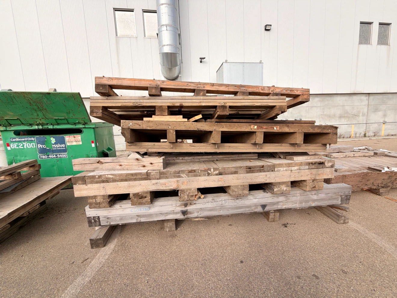 Heavy-Duty Industrial Wooden Pallets - photo 2