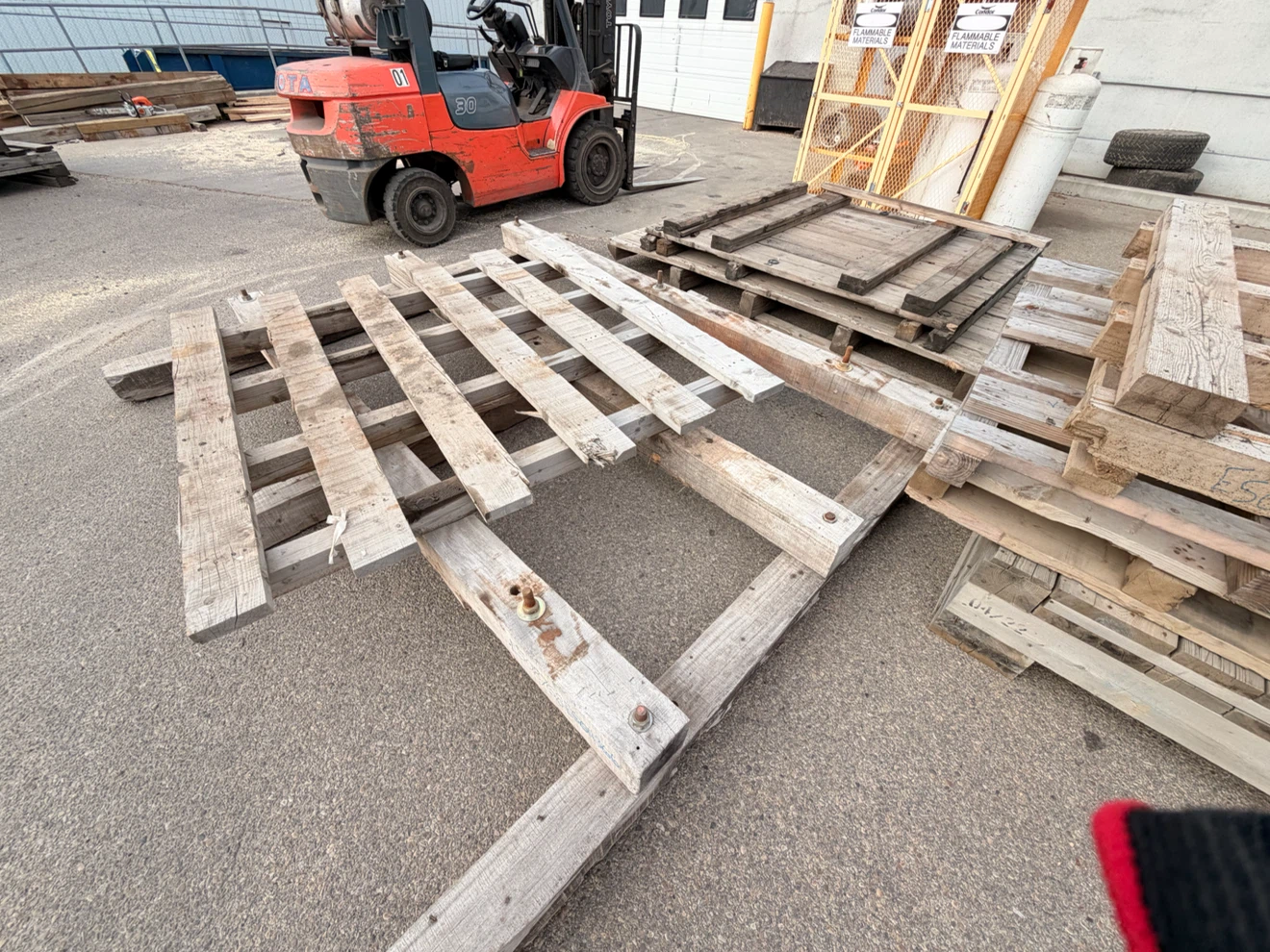 Heavy-Duty Industrial Wooden Pallets - photo 5