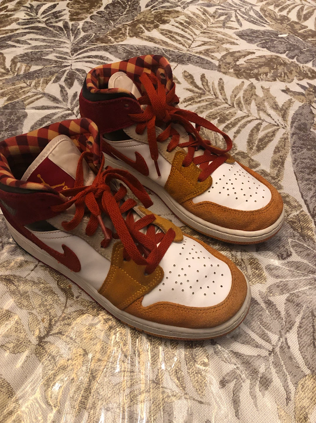 Nike Air Jordan 1 Mid Shoes