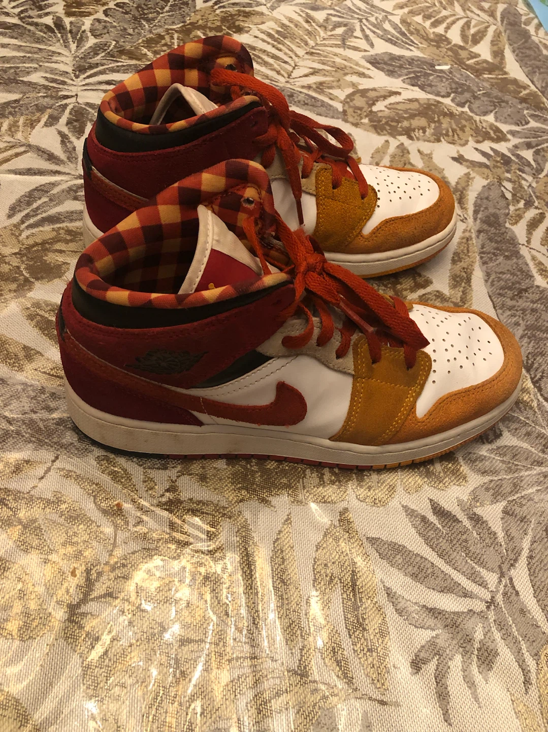 Nike Air Jordan 1 Mid Shoes - photo 2