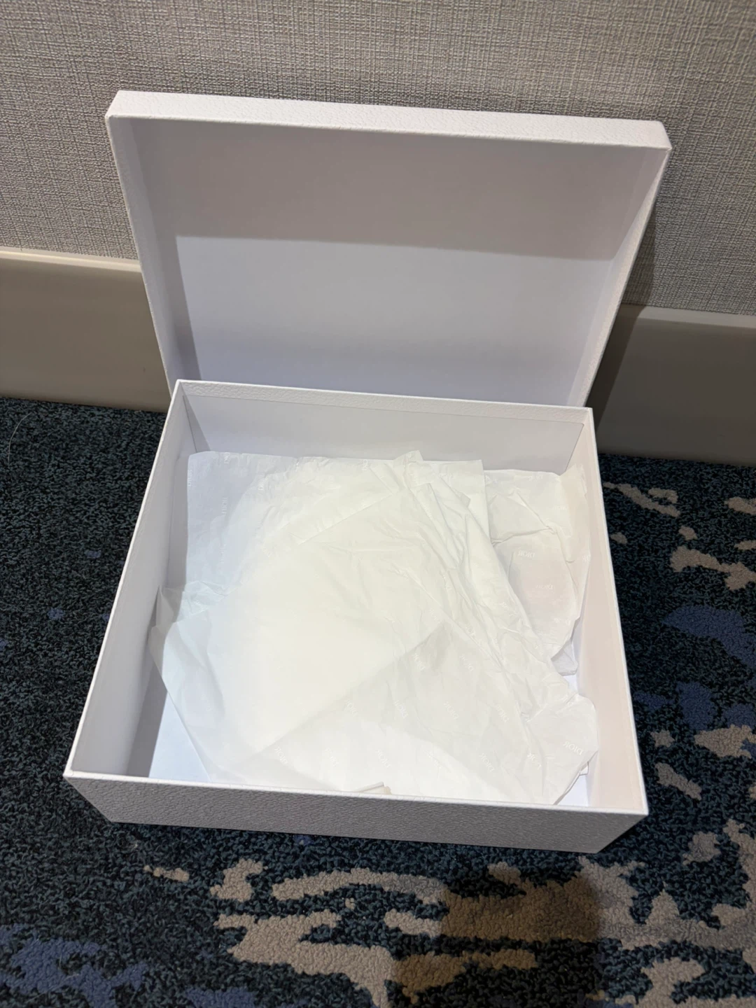 Dior white gift box - photo 5