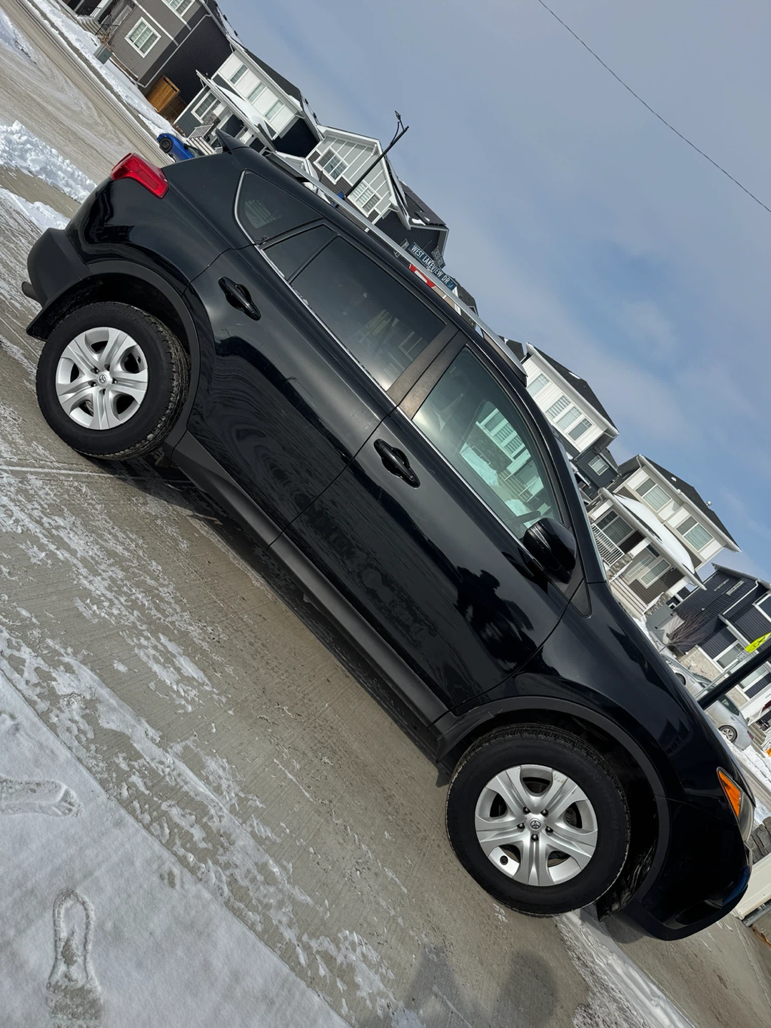 Toyota RAV4 LE - photo 3