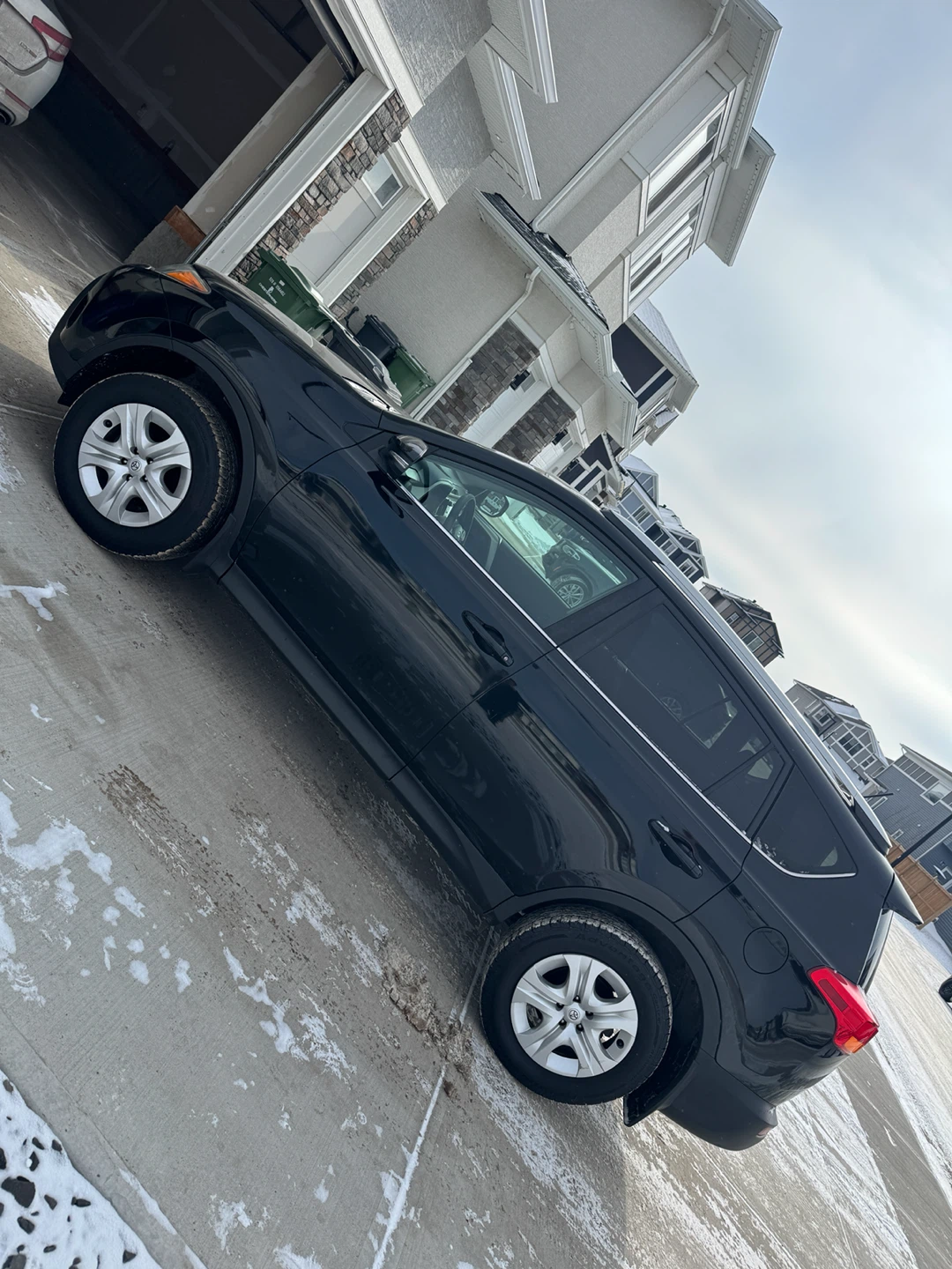 Toyota RAV4 LE - photo 4