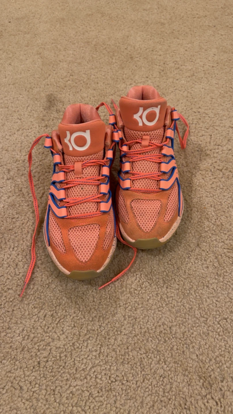 KD 18 Size 9 men’s basketball shoes