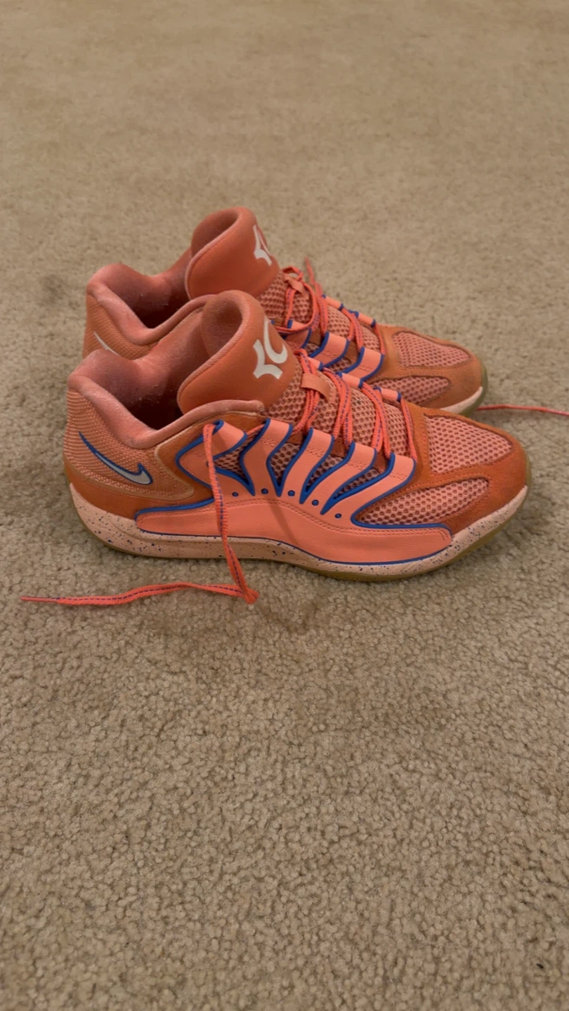 KD 18 Size 9 men’s basketball shoes - photo 2