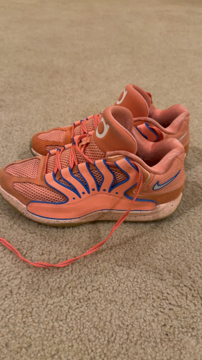 KD 18 Size 9 men’s basketball shoes - photo 3