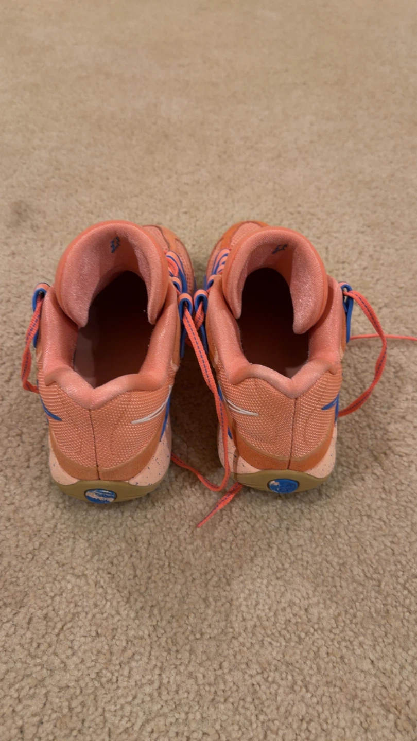 KD 18 Size 9 men’s basketball shoes - photo 4