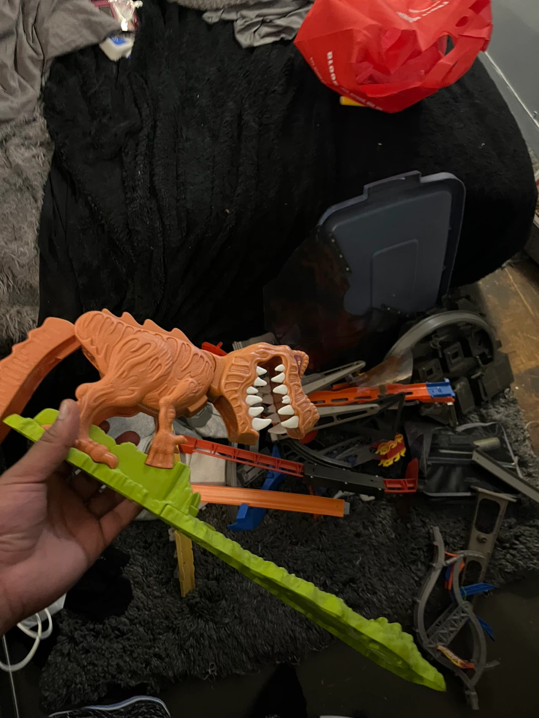Hot Wheels Track and Dinosaur Set complete