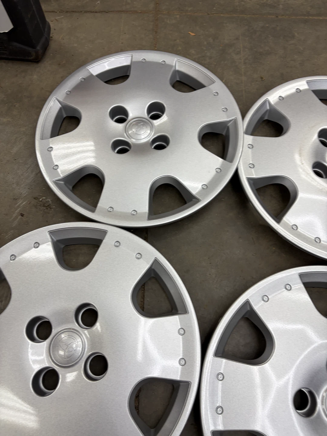 Set of 4 Toyota Wheel Covers - photo 2