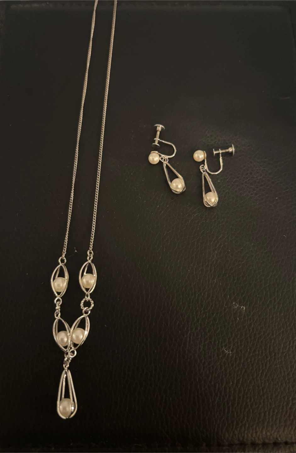 Vintage Silver Tone Necklace and Clip-on Earring Set