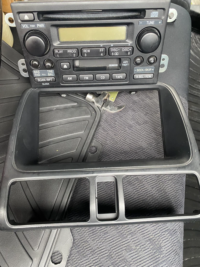 Honda crv 2005 -2007  Factory AM/FM/CD/Cassette Head Unit