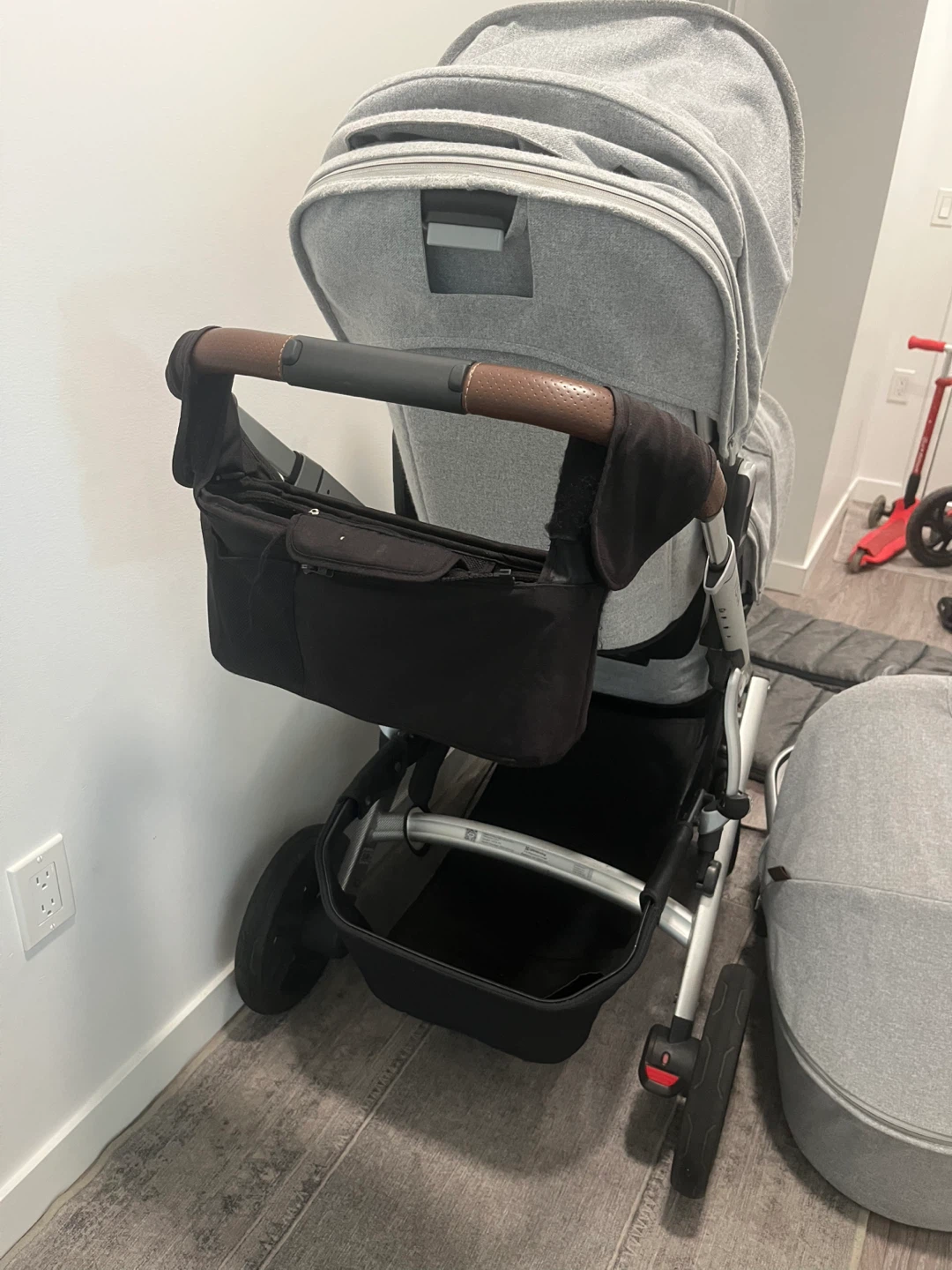 UPPAbaby Vista V2 Double Stroller with Bassinet & Accessories - photo 3