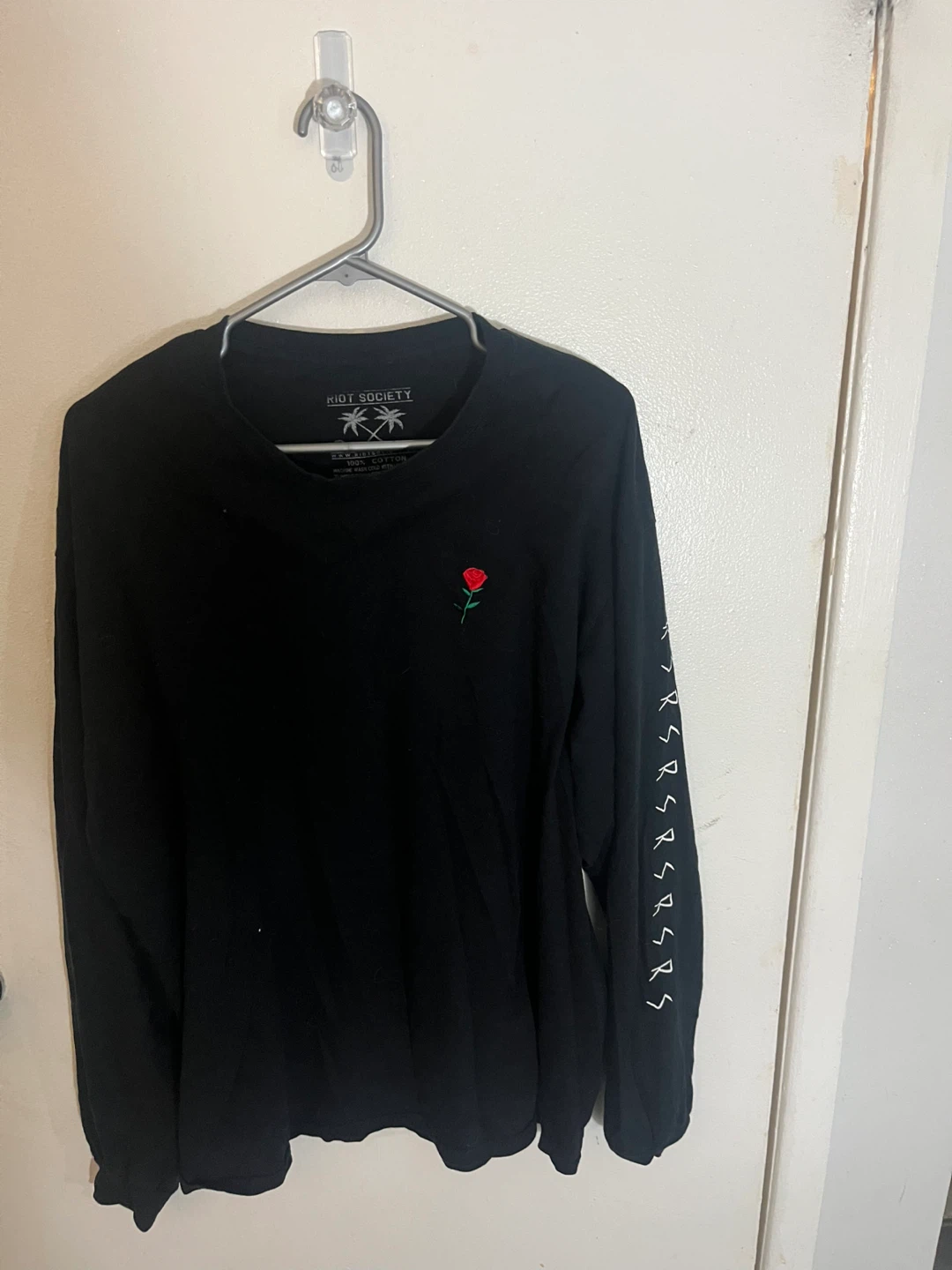 Riot Society Black Long Sleeve Rose Shirt XL