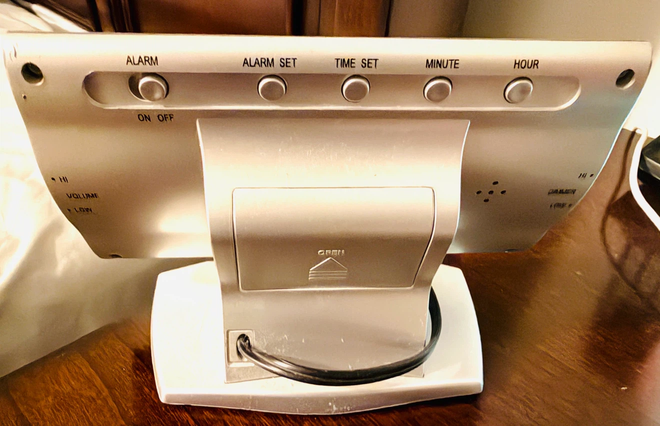 Nexxtech Digital Alarm Clock - photo 2