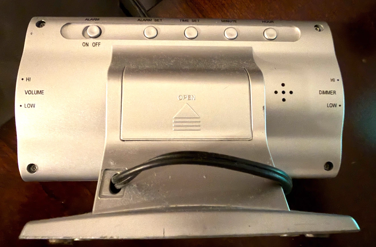 Nexxtech Digital Alarm Clock - photo 3