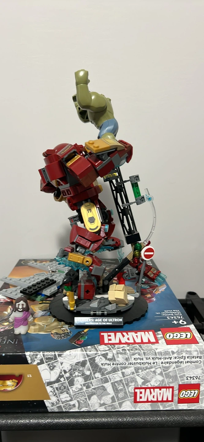 LEGO Marvel 76343 Epic Battle: Hulkbuster vs. The Hulk