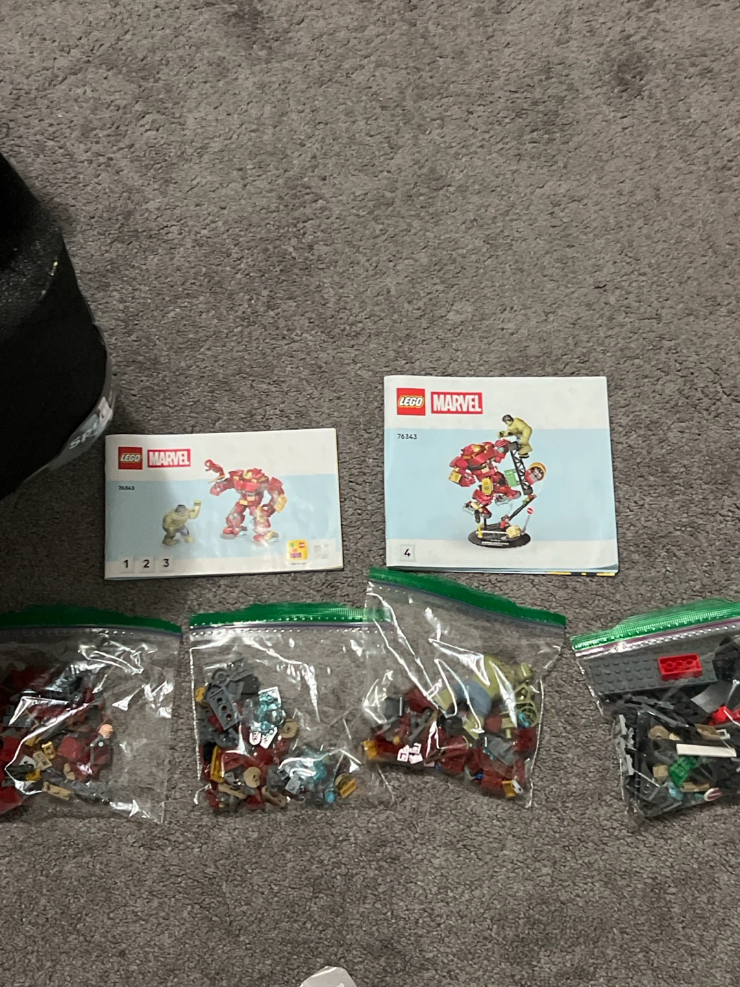 LEGO Marvel 76343 Epic Battle: Hulkbuster vs. The Hulk - photo 2