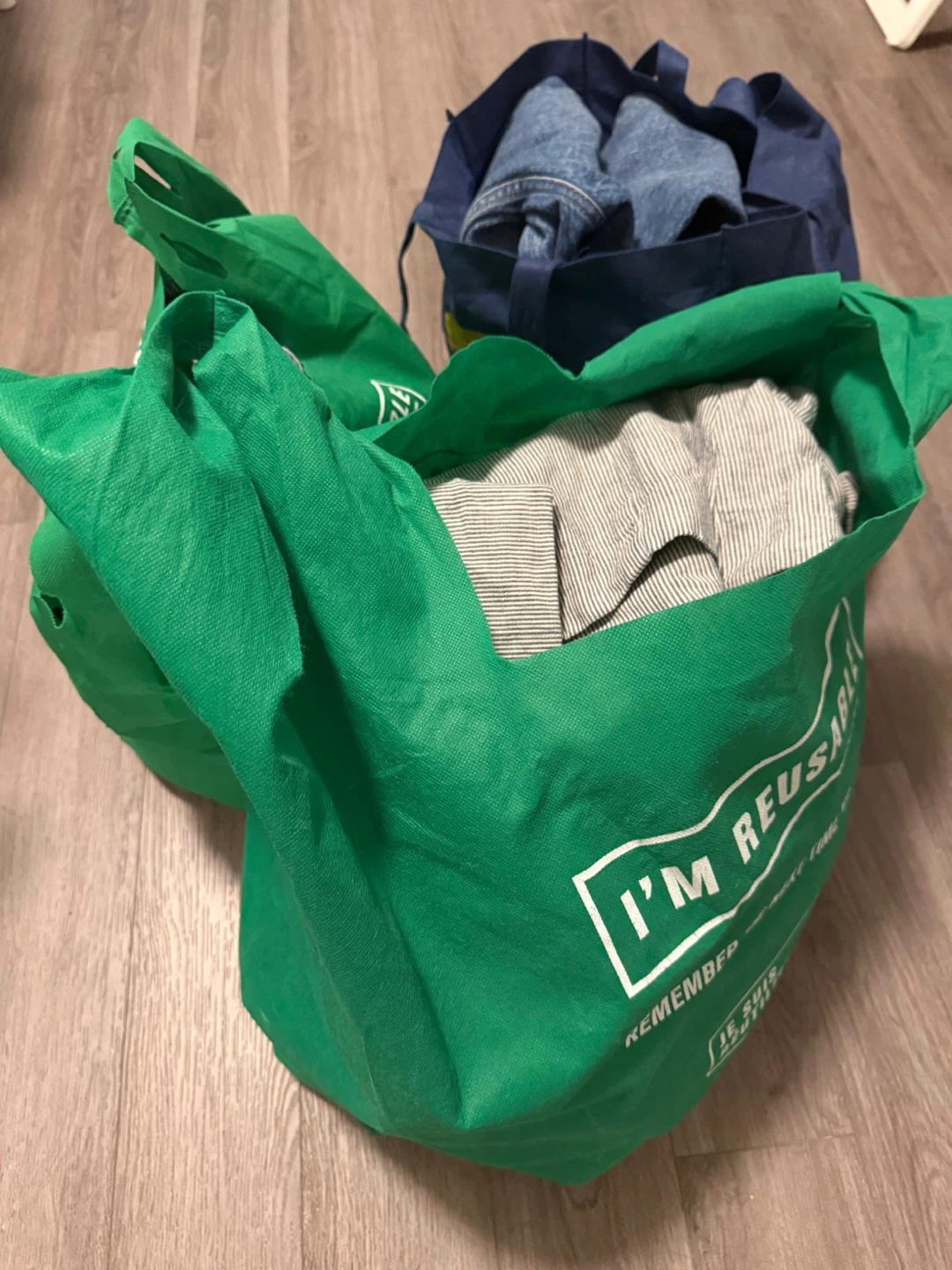 Assorted Clothing Lot in Reusable Bags - photo 2