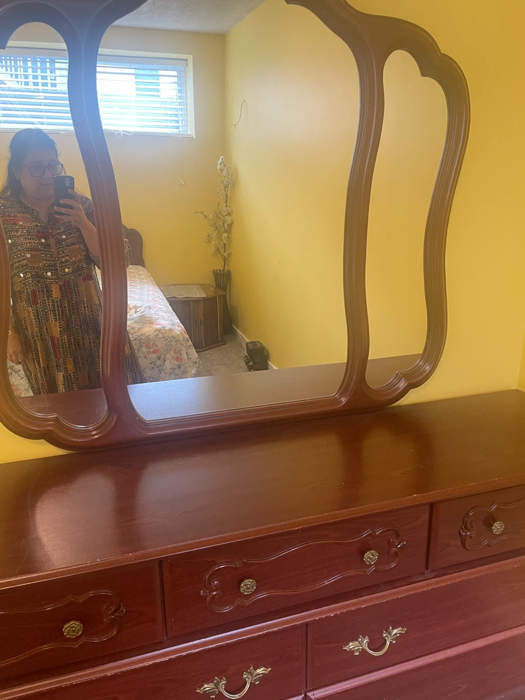 Vintage Style Bedroom Dresser with Mirror - photo 3