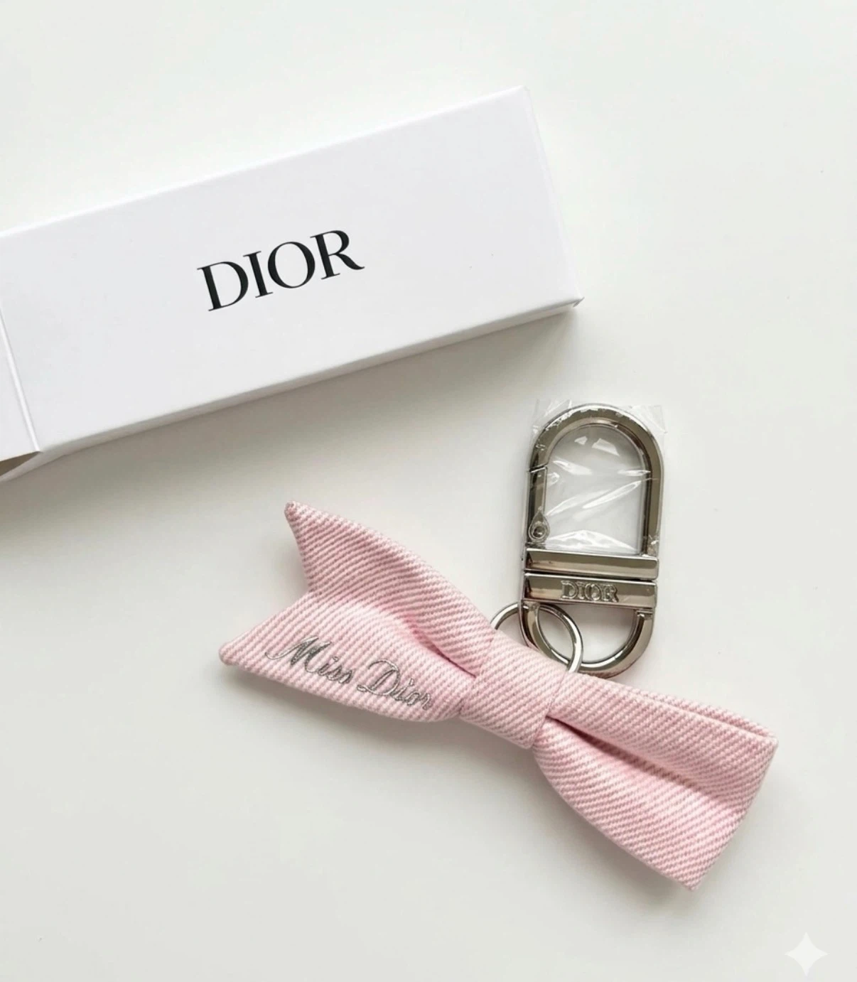 Miss Dior Bow Keychain - photo 2