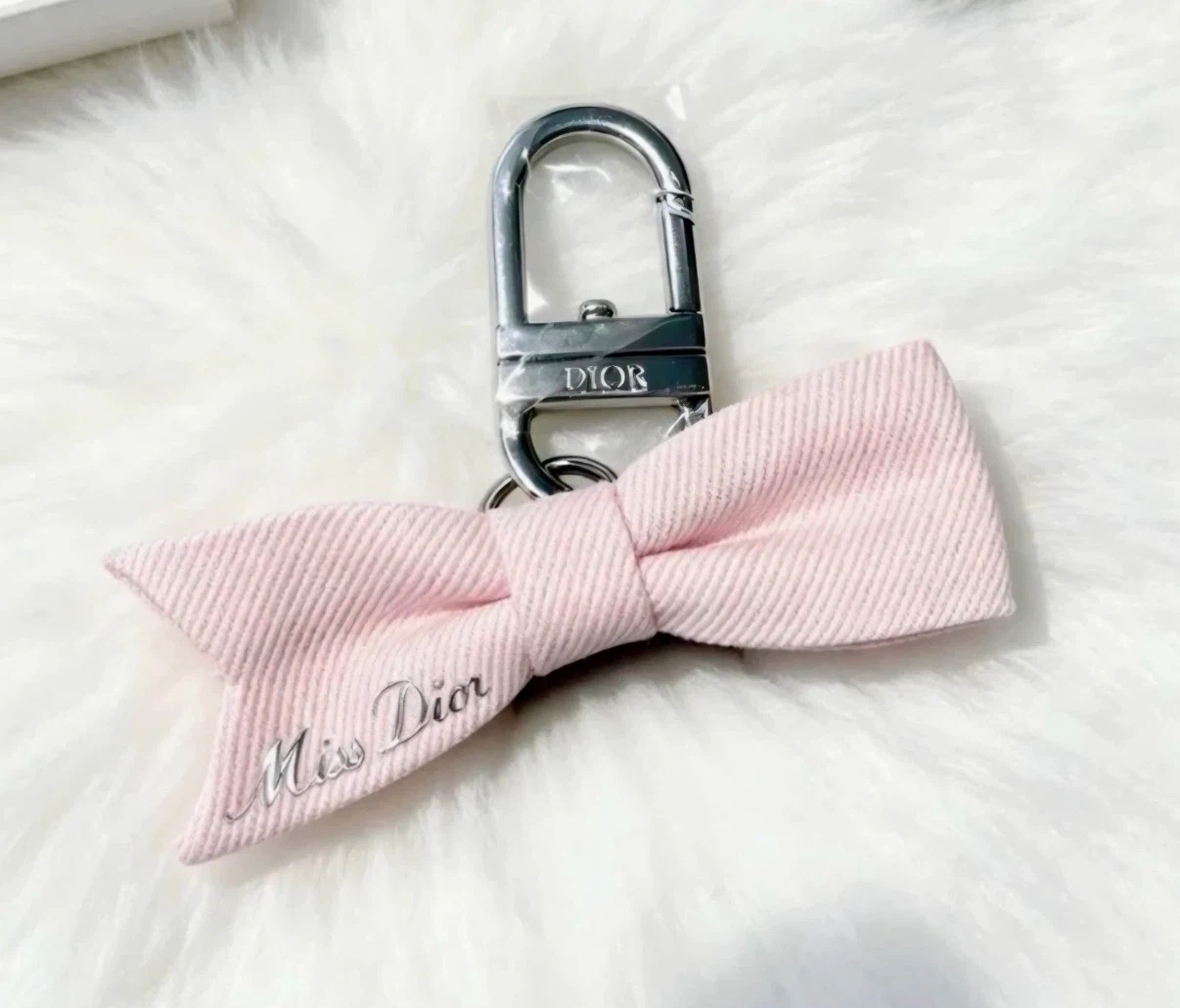 Miss Dior Bow Keychain - photo 3