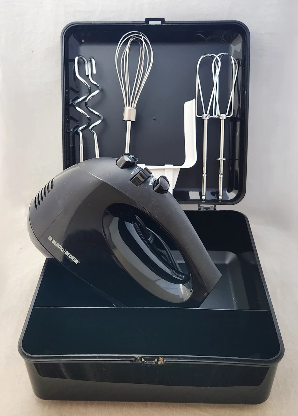 (BRAND NEW) Hand Mixer Set (Storage Case & Attachments