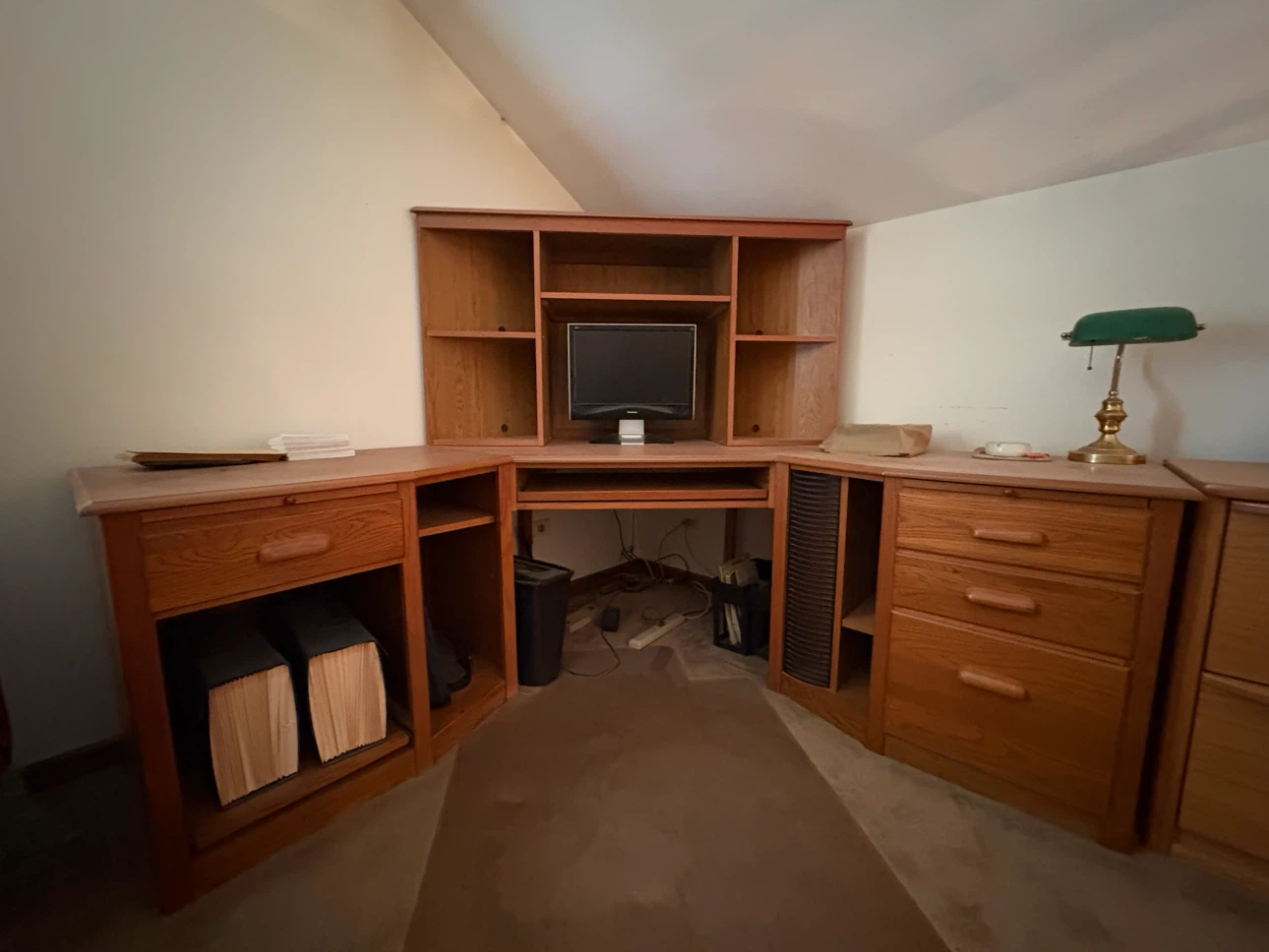 Oak Corner Desk with Hutch - photo 2