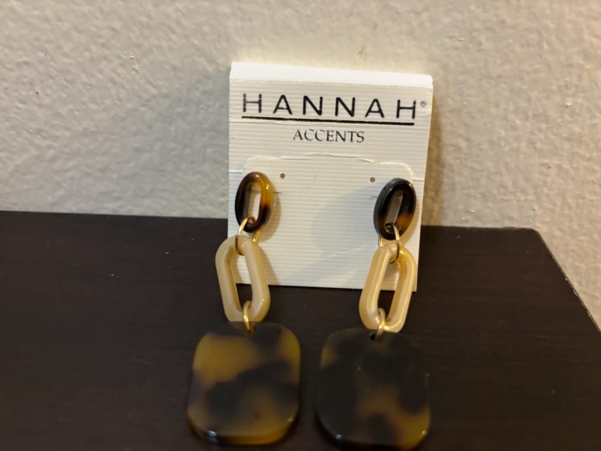 NEW-Hannah Accents Tortoiseshell Link Earrings