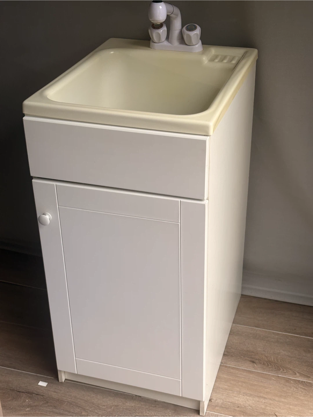 White Utility Sink with Cabinet - photo 3