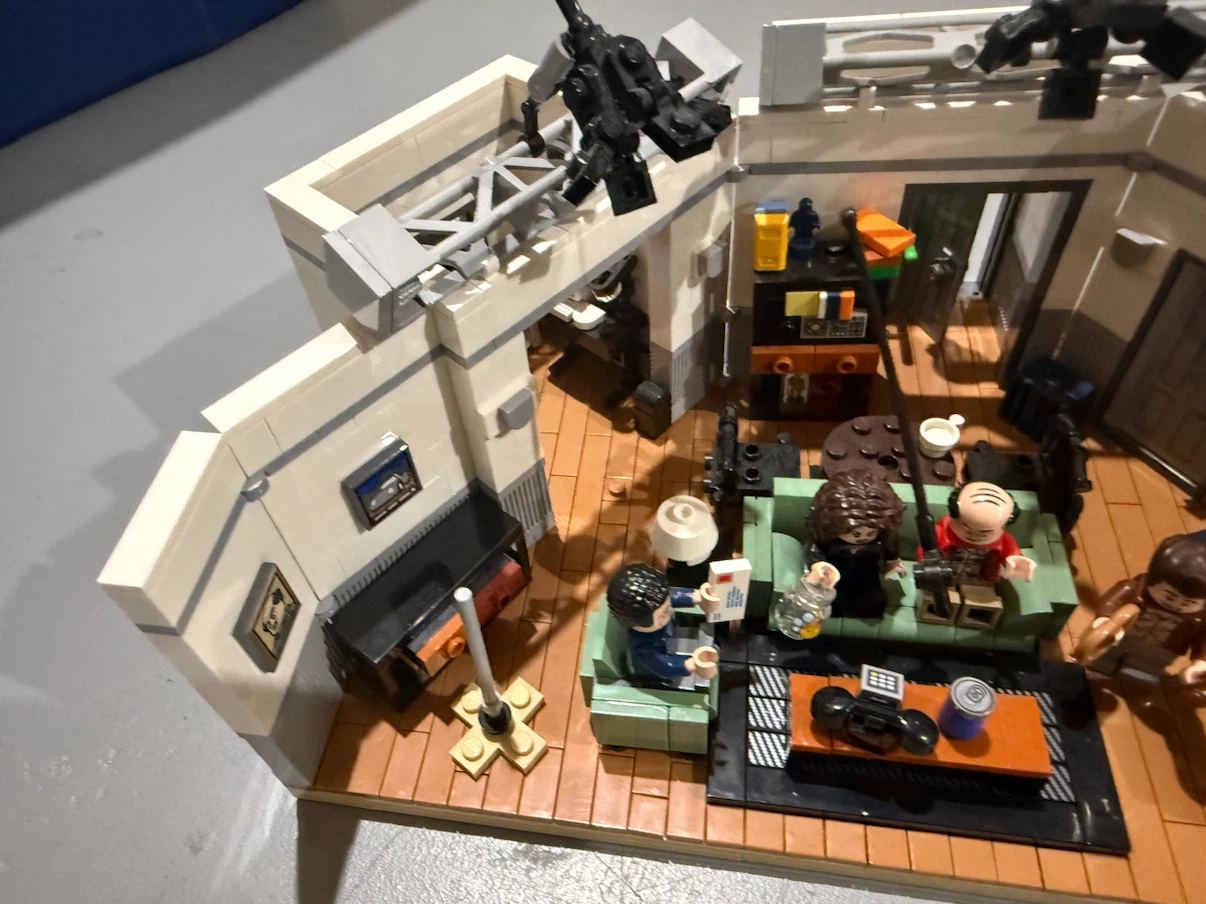 LEGO Seinfeld Apartment Set - photo 2