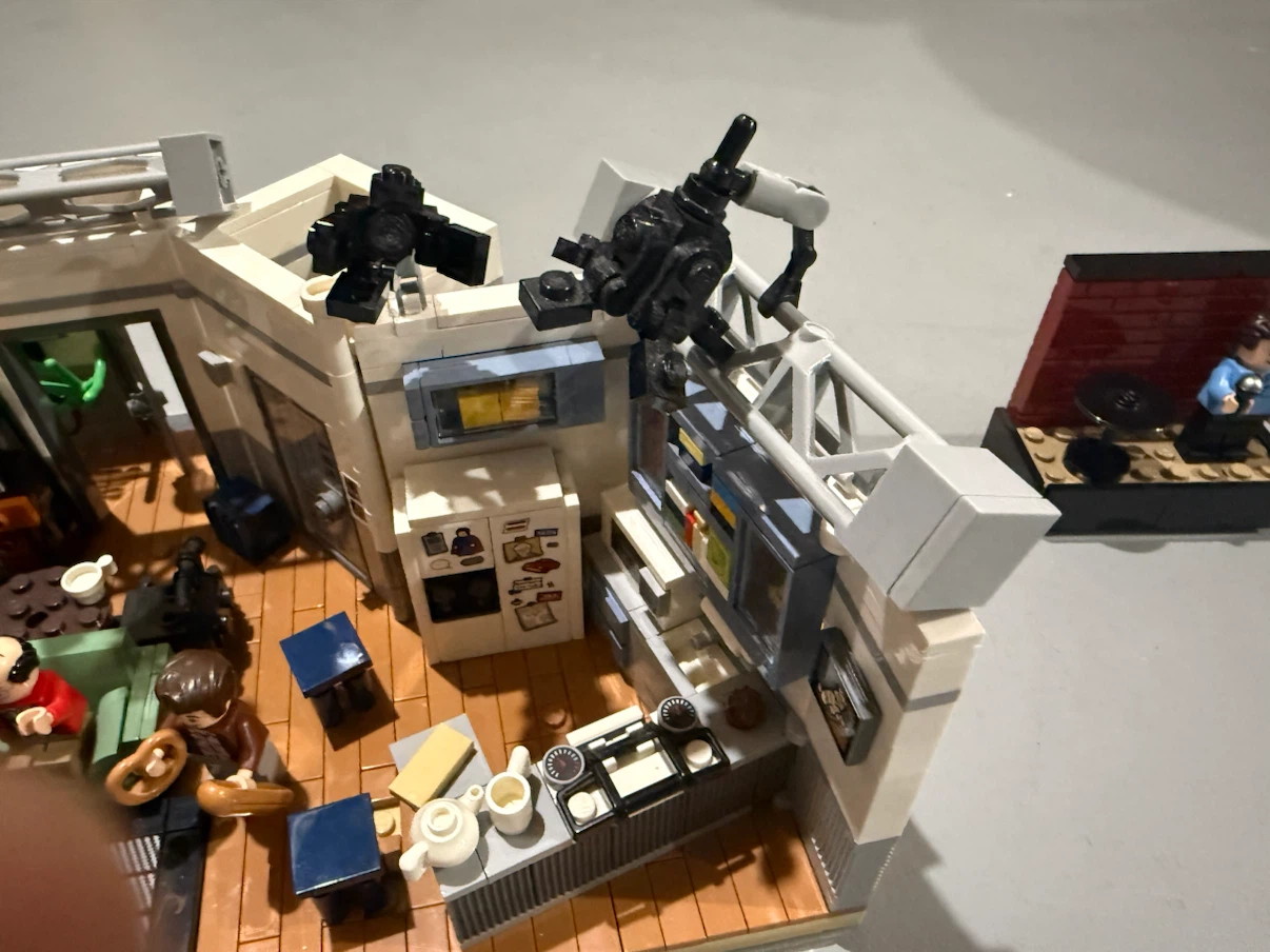 LEGO Seinfeld Apartment Set - photo 3