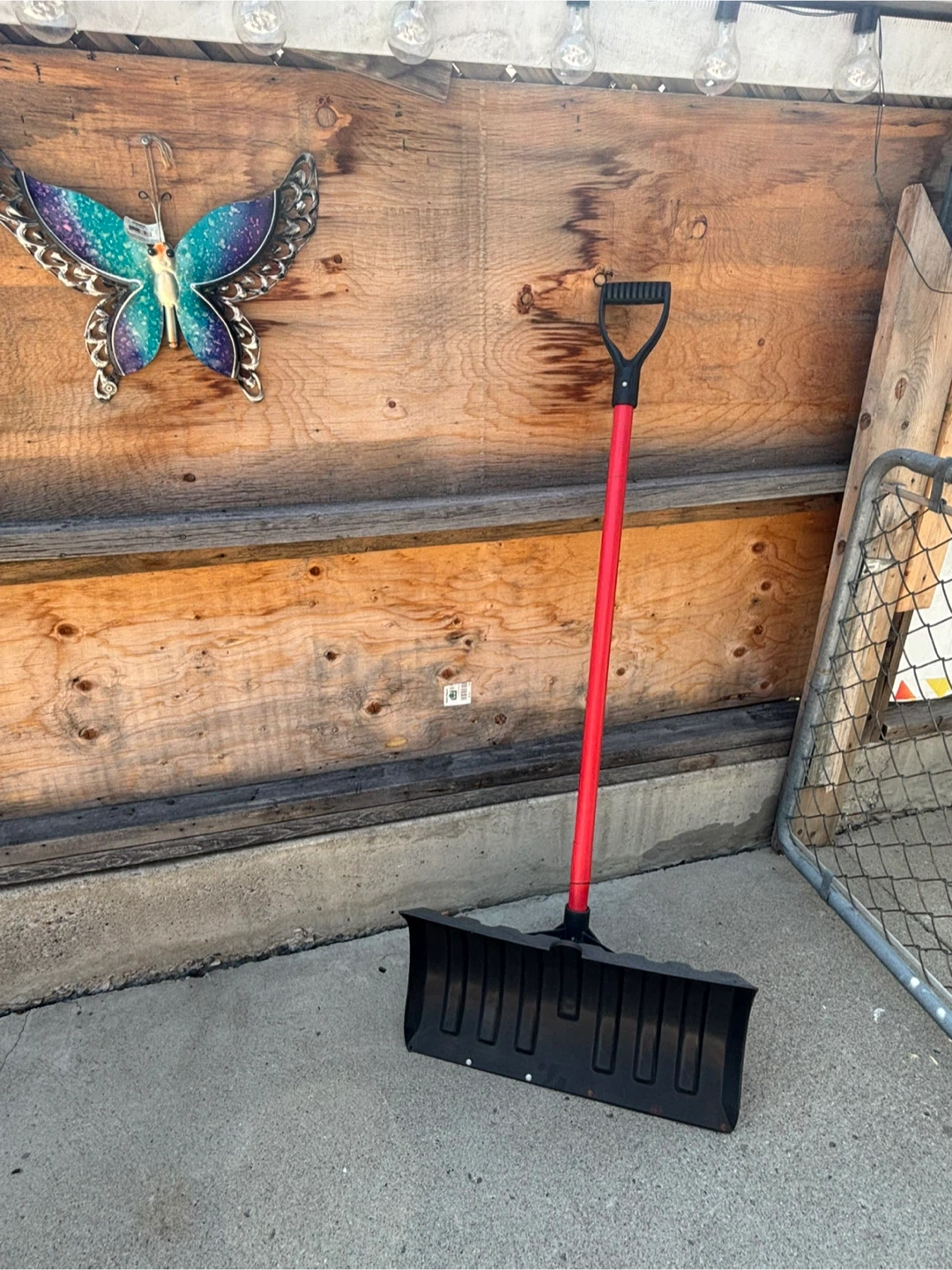 Suncast Snow Shovel