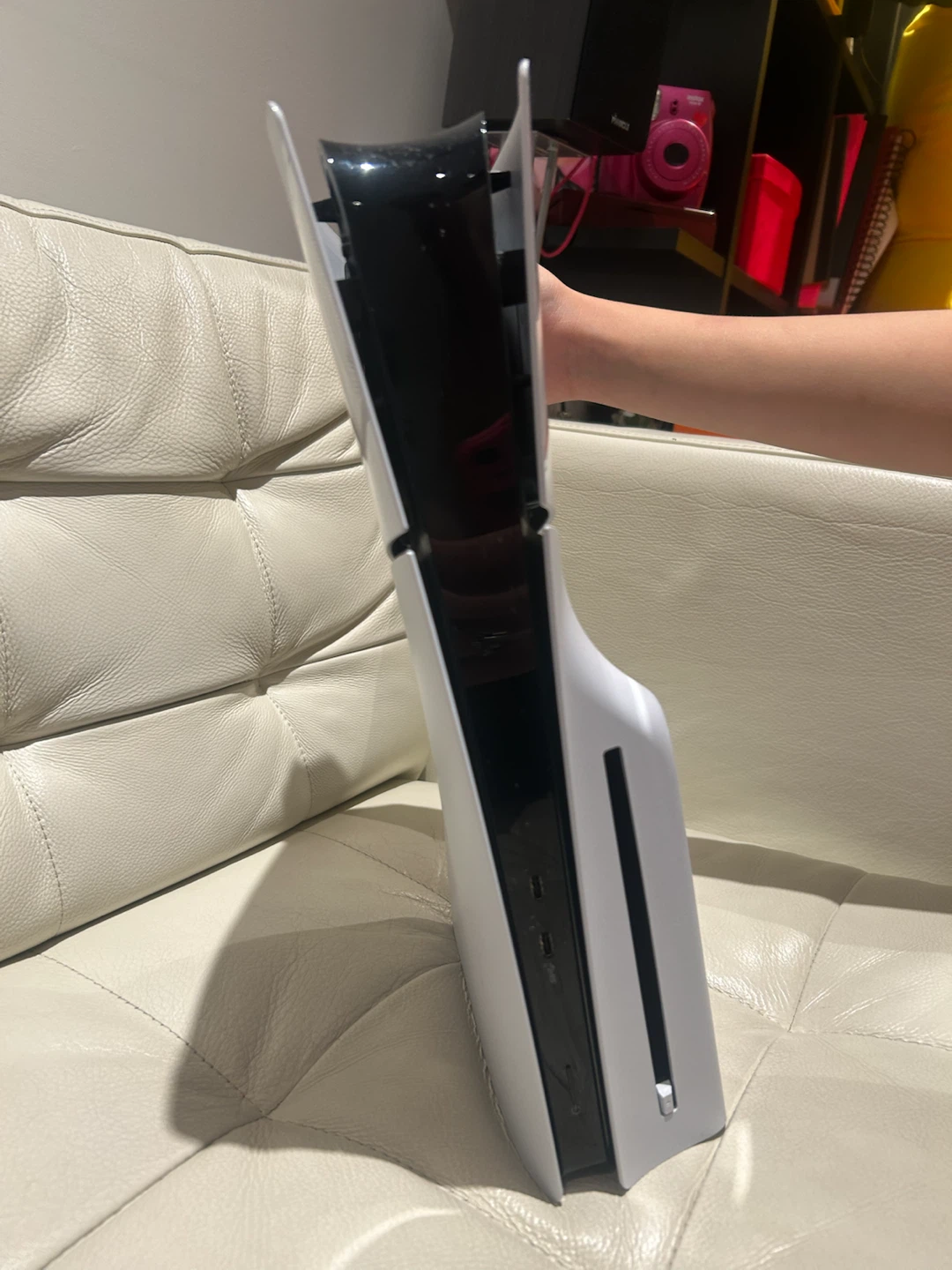 Ps5 with a controller and games - photo 2